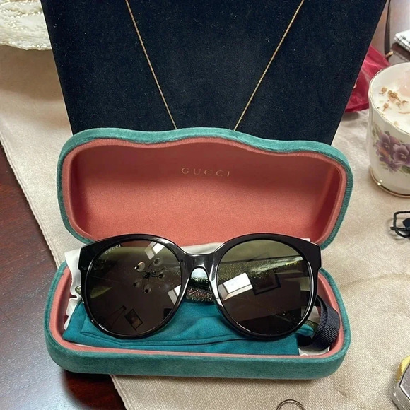 Gucci Oversized Sunglasses - Picture 1 of 6
